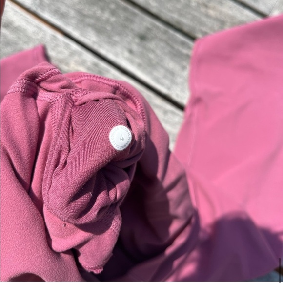 Lululemon Cropped Pink Leggings Yoga Pants - Picture 7 of 7